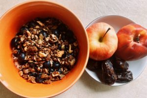 vegan-yogurt-blueberries-granola-peach-apple-dates